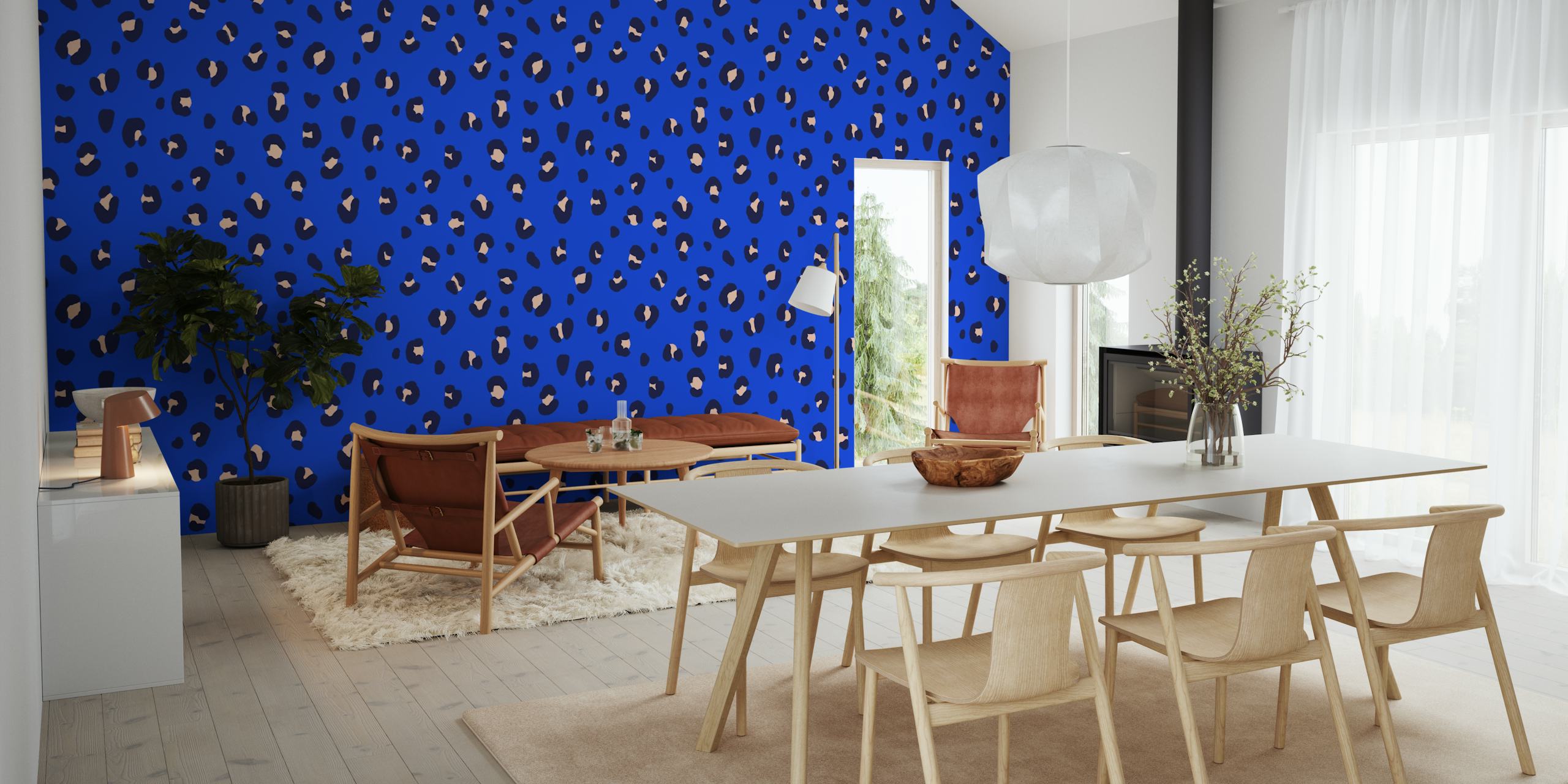 Bright blue leopard print tapet i et rom